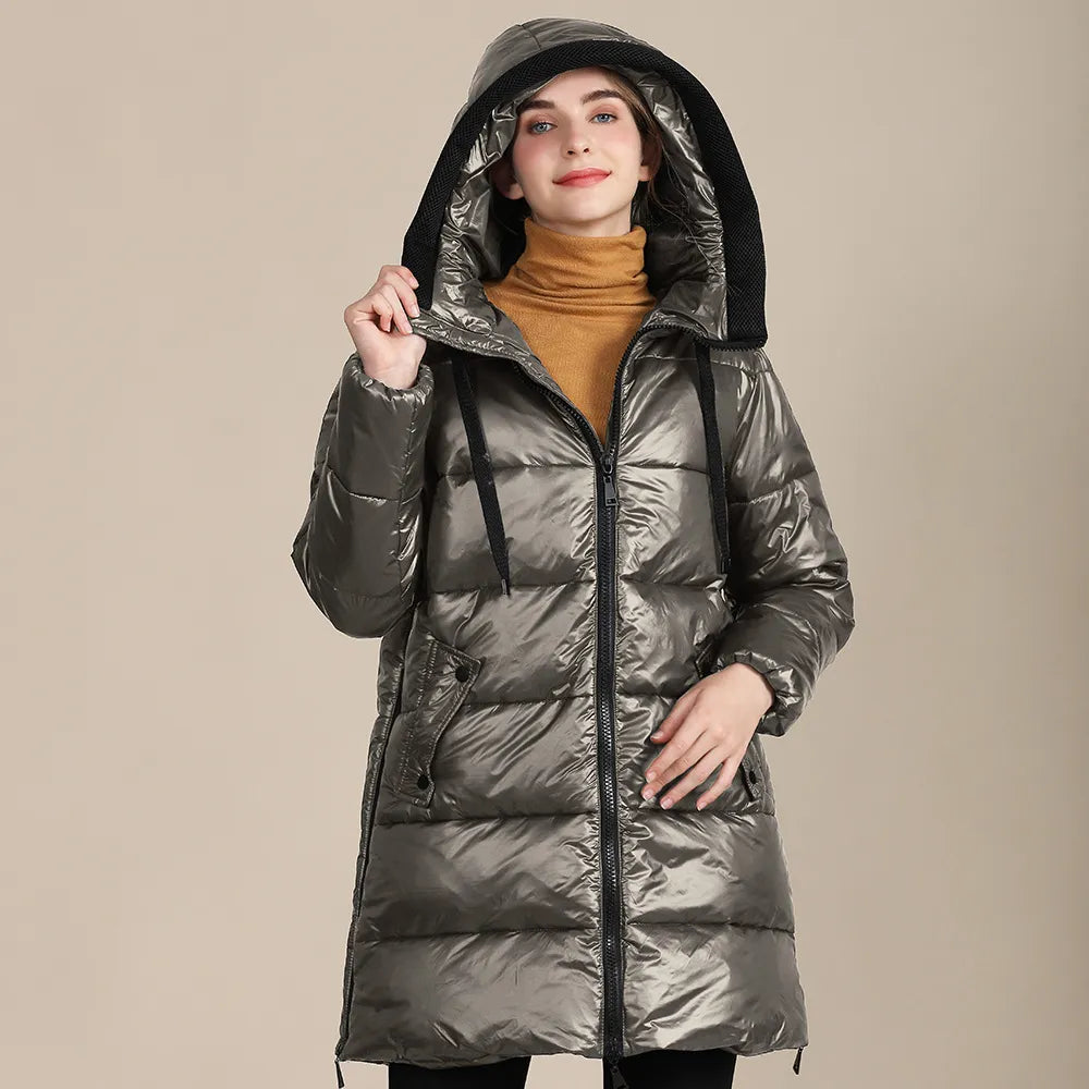 Stilzeits | Wattierte Winterjacke mit Kapuze aus glänzendem Nylon für Damen