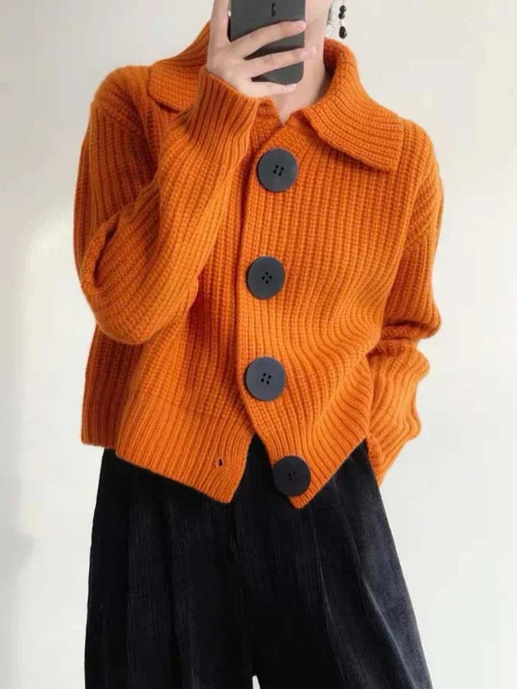 Stilzeits | Elegante Strickjacke mit Knöpfen