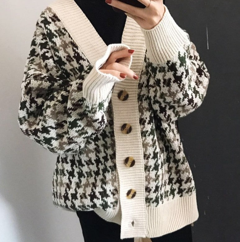 Damen Strickjacke mit modernem Hahnentrittmuster und knöpfbarem Design Stilzeits