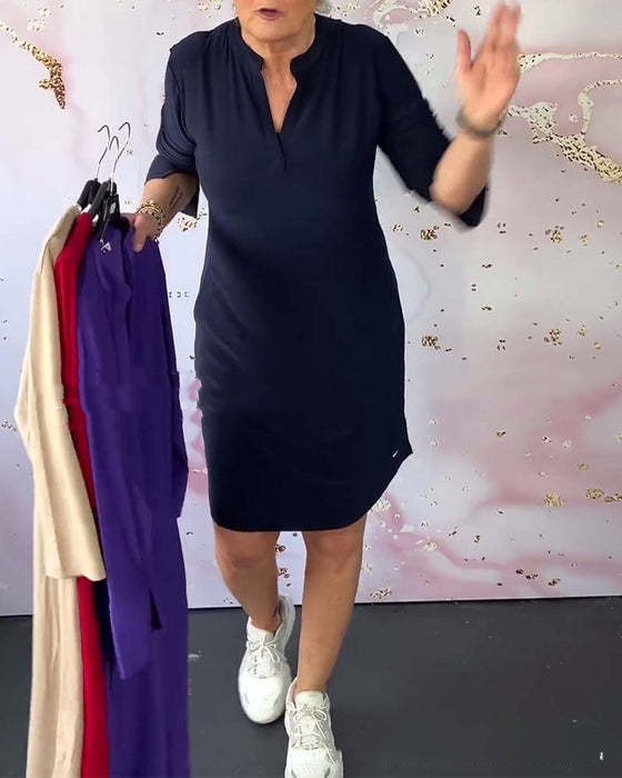 Einfarbiges Kleid von Fudus mit V-Ausschnitt und Dreiviertelärmeln