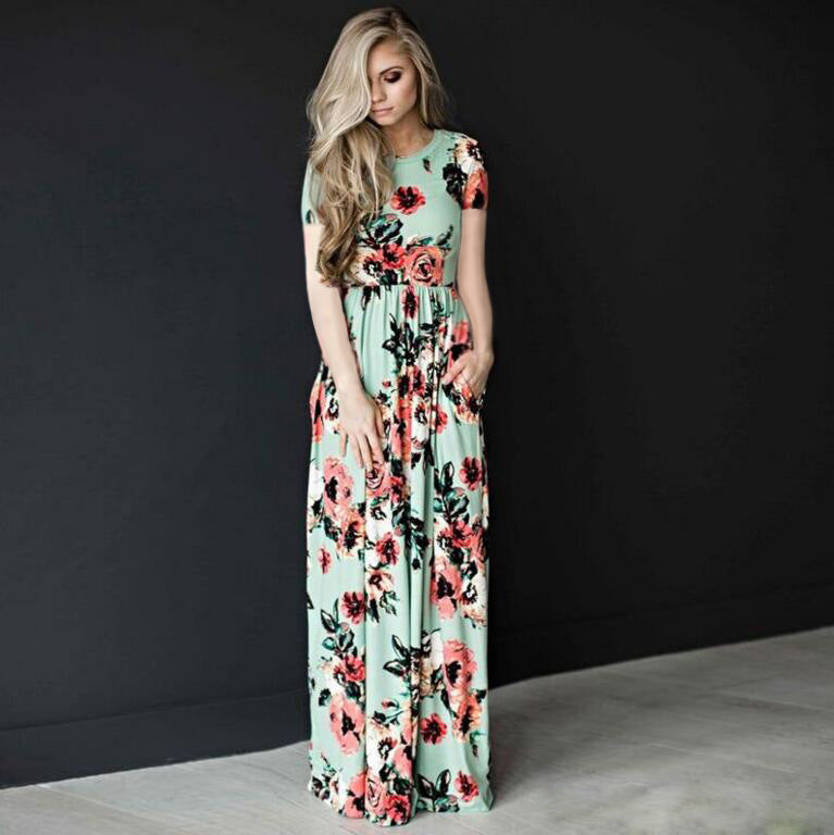 Langes Blumenkleid von Fudus mit weitem Saum