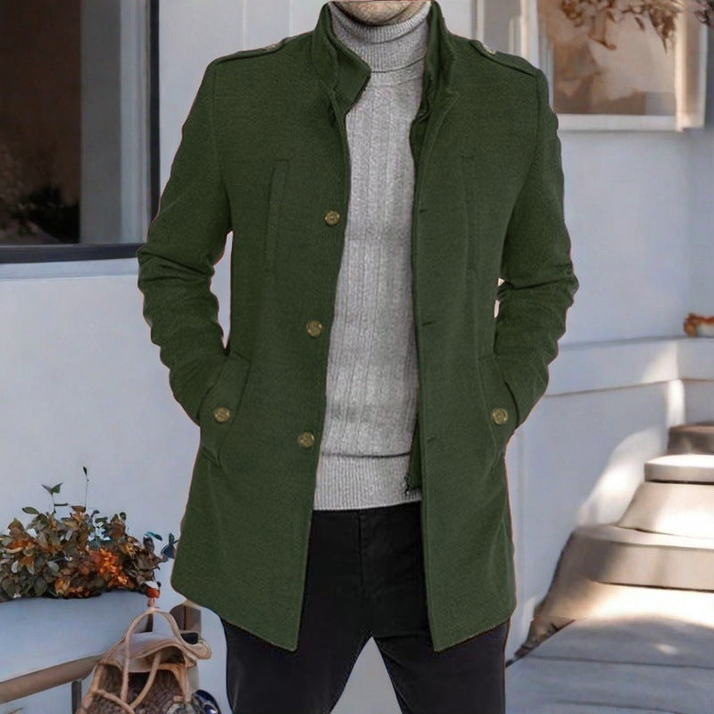 Herren eleganter, mittelschwerer Freizeitmantel mit Stehkragen und seitlichen Taschen Stilzeits
