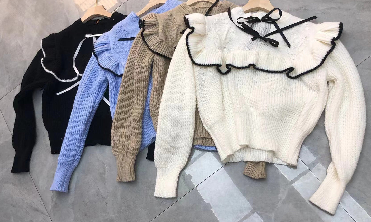 Damen Strickpullover mit eleganter Rüsche und Kapuze Stilzeits