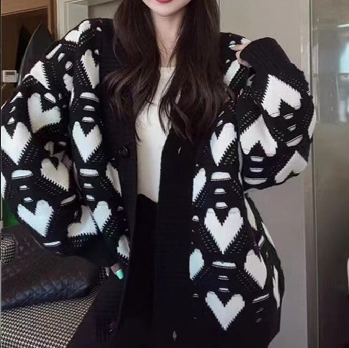 Damen Strickjacke mit einzigartigem Herzmuster und voluminösen Ärmeln Stilzeits