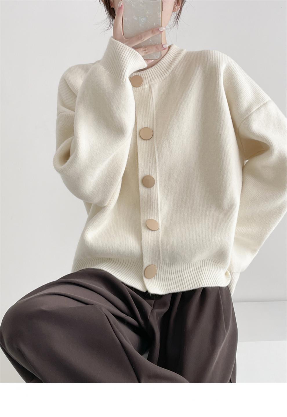 Damen Oversized Strickjacke mit großen Holzknöpfen und weitem Schnitt Stilzeits