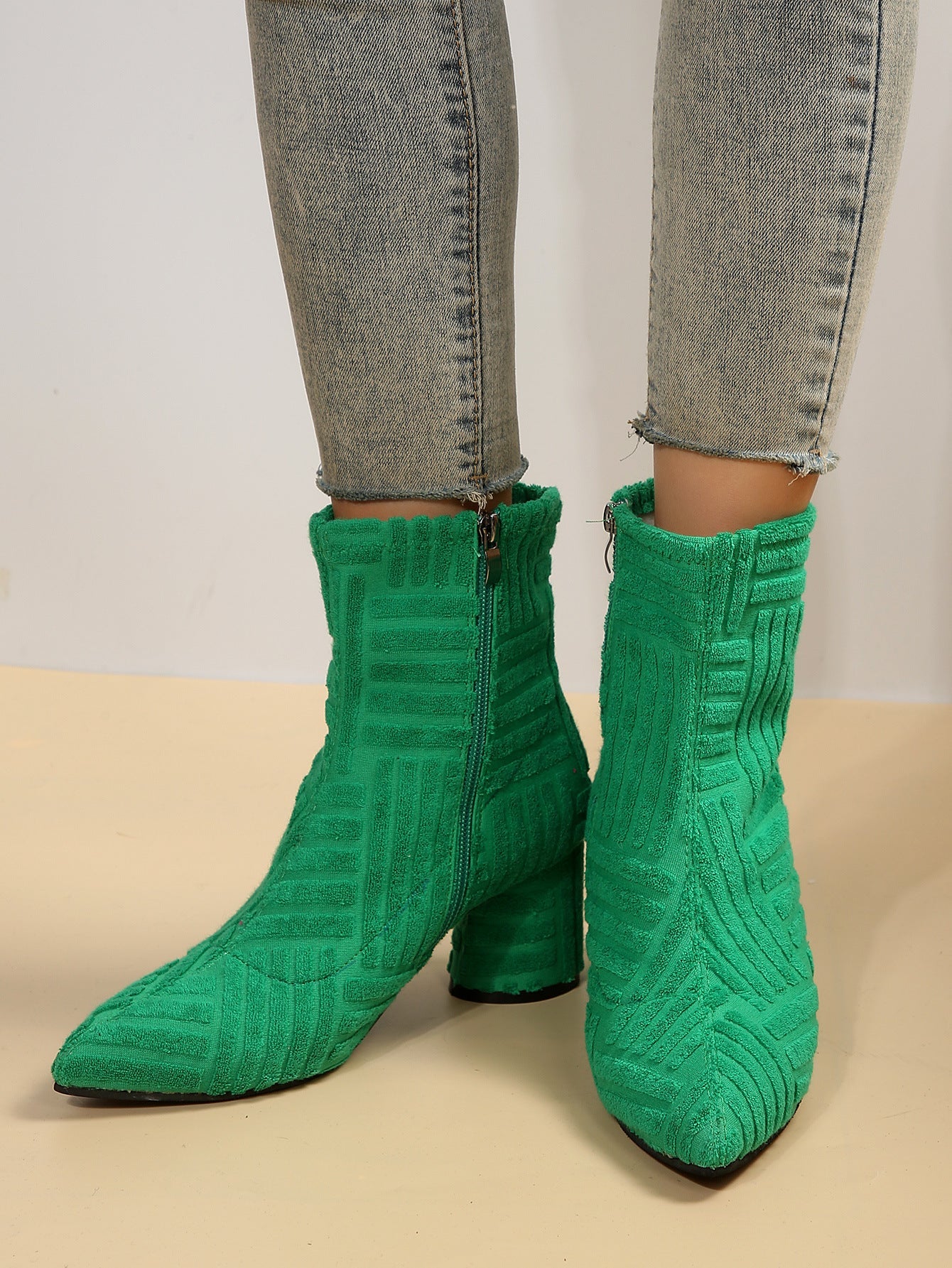 Damen Stiefeletten mit zeitgemäßem Strickdesign und komfortablem Blockabsatz Stilzeits