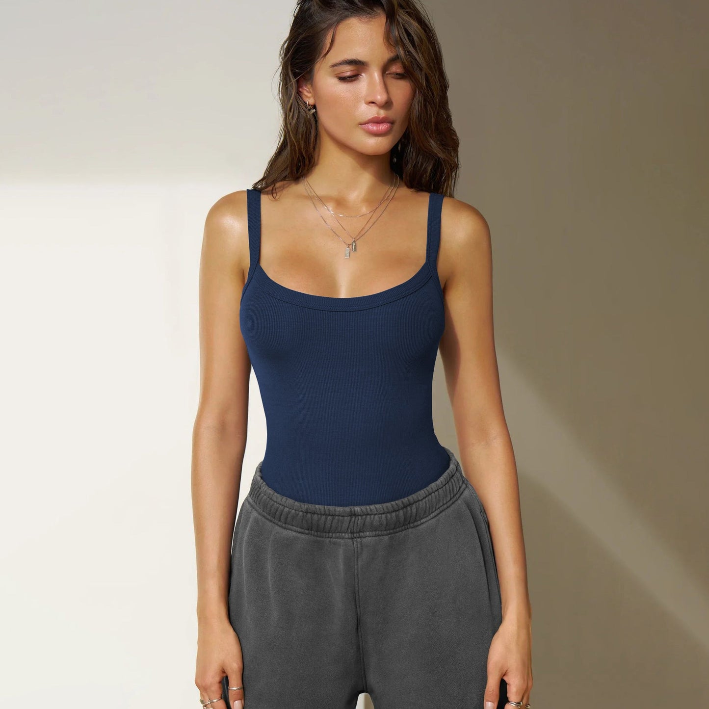 Damen Figurbetonter Body mit verstellbaren Spaghettiträgern Stilzeits