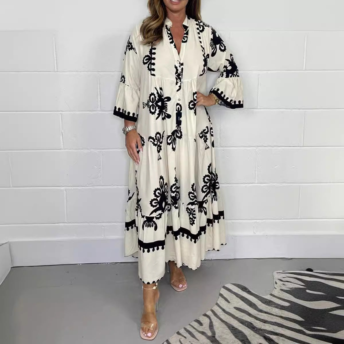 Fudus | Elegantes bedrucktes Kleid mit Taillenzauschnitt