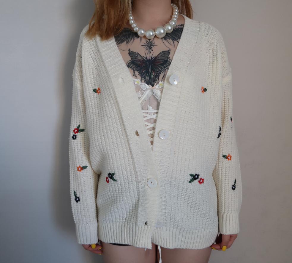 Damen Strickjacke mit buntem Blumenstickereien Stilzeits