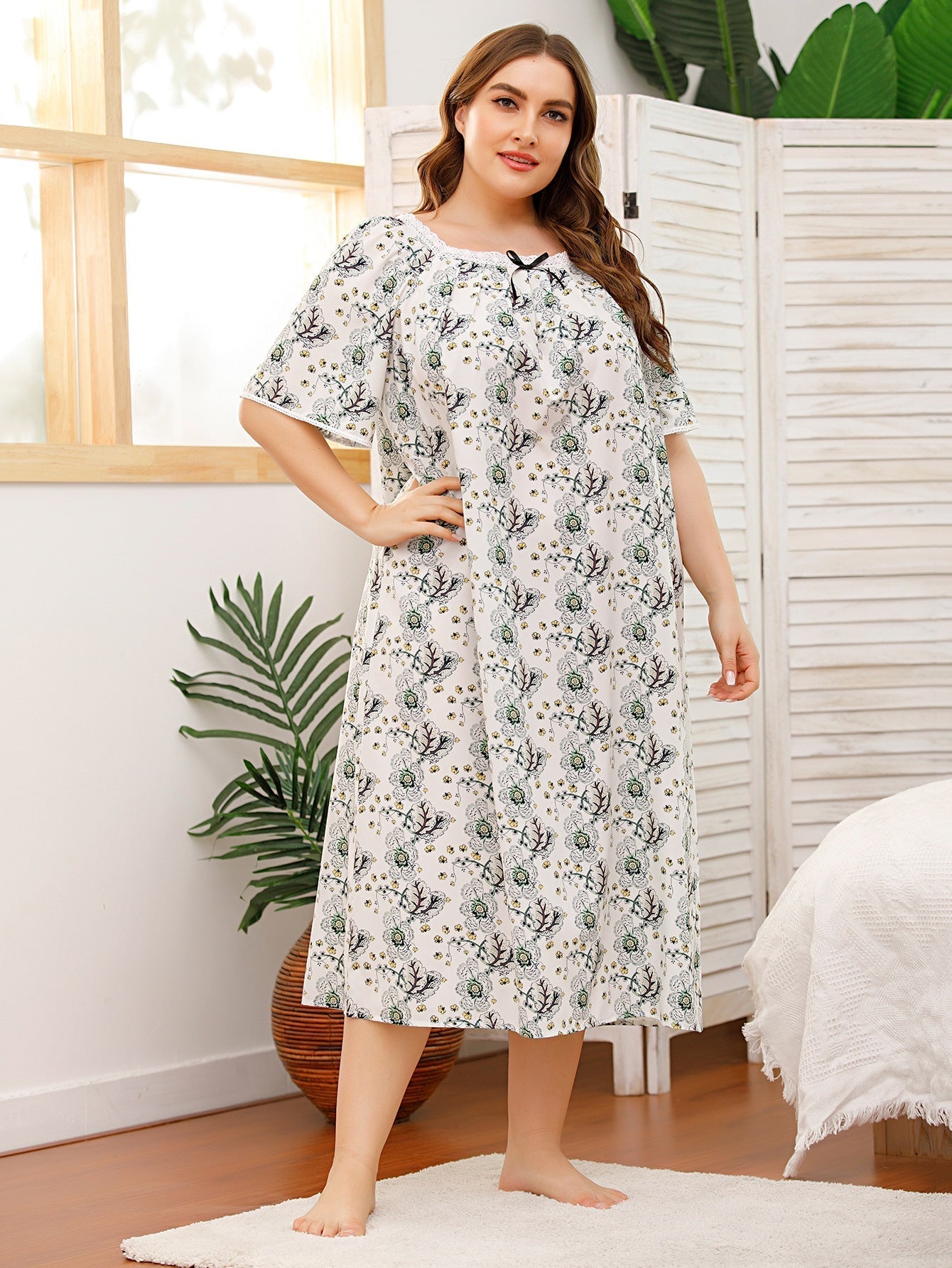 Komfortables Nachthemd aus Spitze, Plus-Size, mit Einsatz von Fudus
