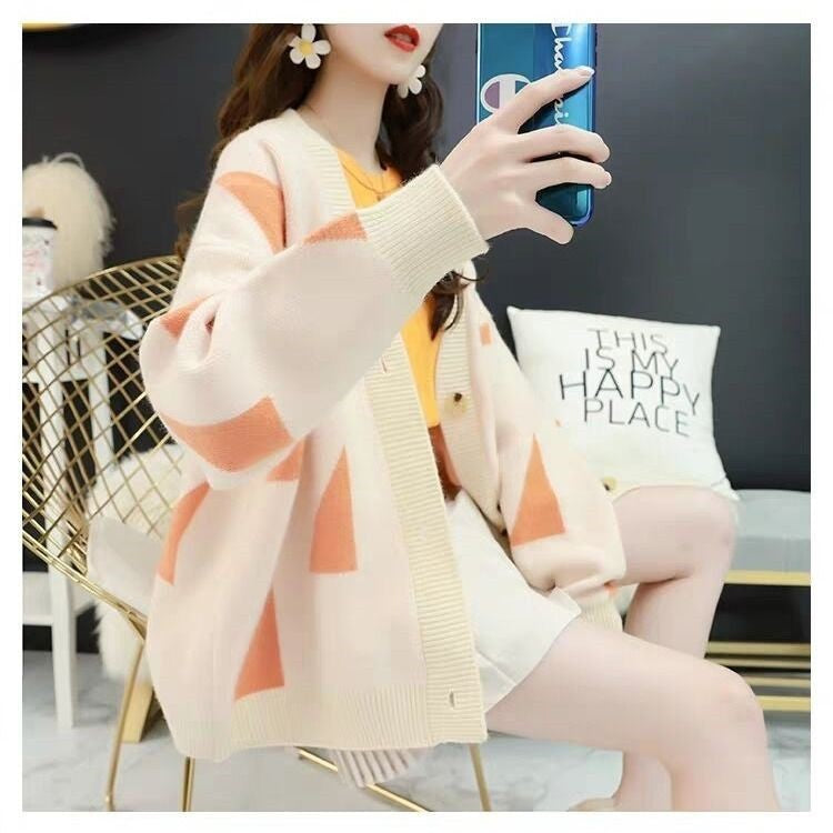 Damen lässige Strickjacke mit großflächigem Muster und praktischen Knopfdetails Stilzeits