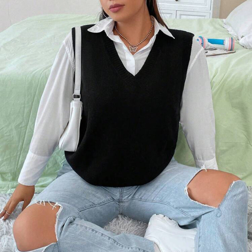 Damen Strickweste mit V-Ausschnitt und feinem Rippstrickmuster Stilzeits