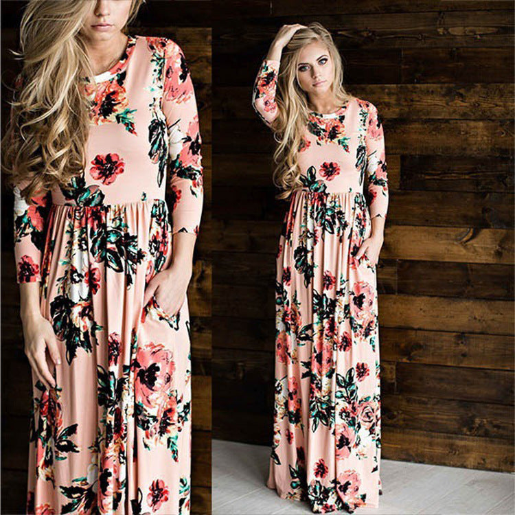 Langes Blumenkleid von Fudus mit weitem Saum