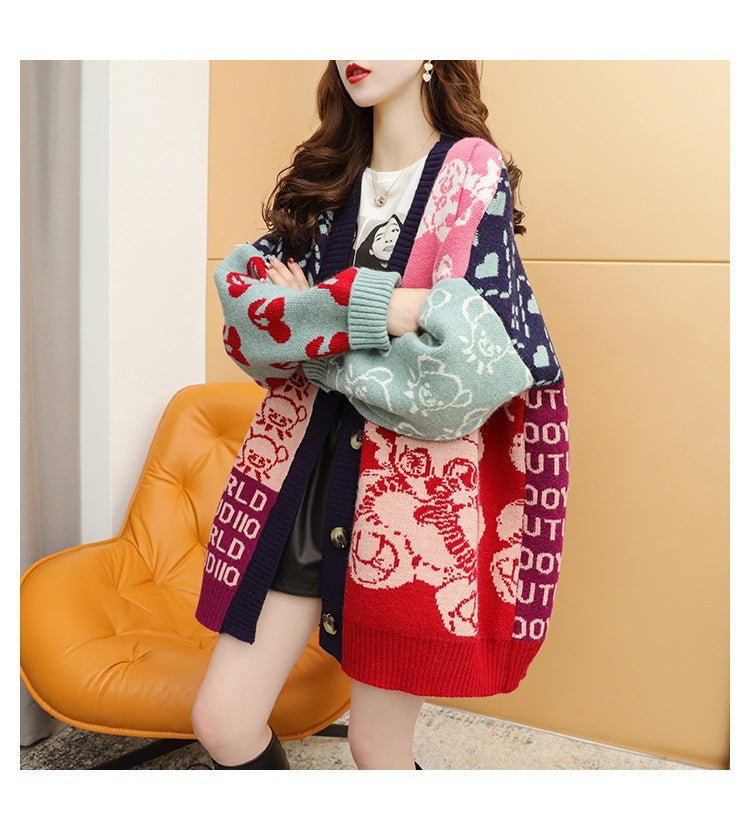 Damen Strickjacke mit lebhaftem Motiv und praktischen Knopfdetails Stilzeits