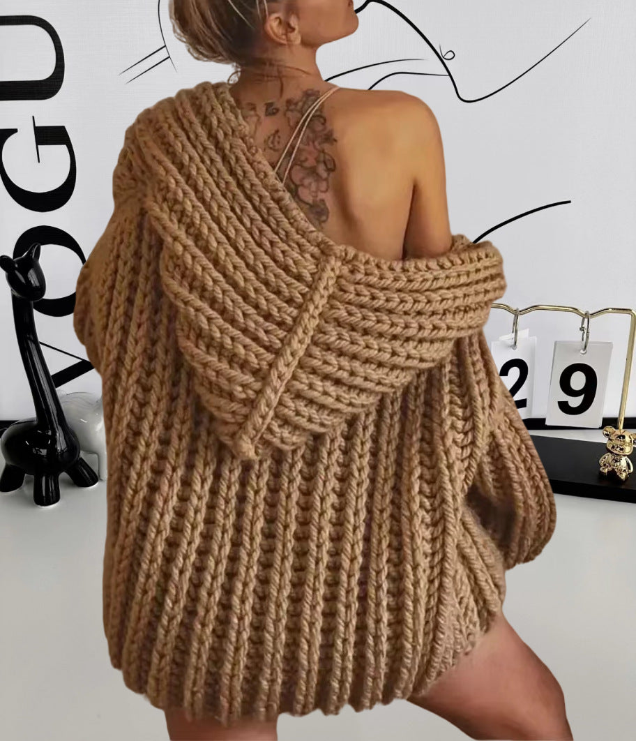 Damen Grobstrick-Hoodiejacke mit oversized Passform und tiefem Kragen Stilzeits