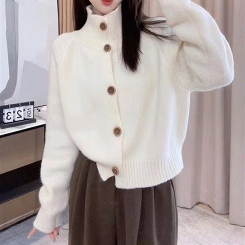 Damen gemütliche Strickjacke mit hohem Kragen und dekorativen Knöpfen Stilzeits