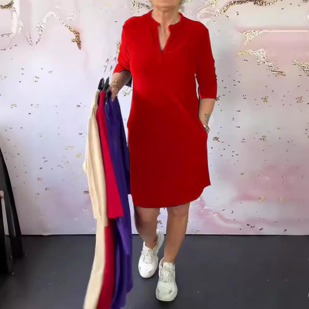 Einfarbiges Kleid von Fudus mit V-Ausschnitt und Dreiviertelärmeln