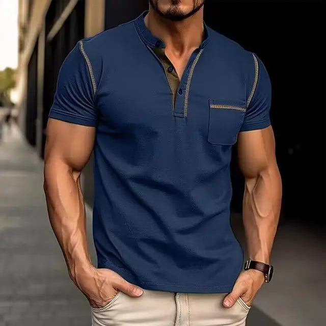 Modernes Sommer-Poloshirt mit klassischen Nähten von Holger