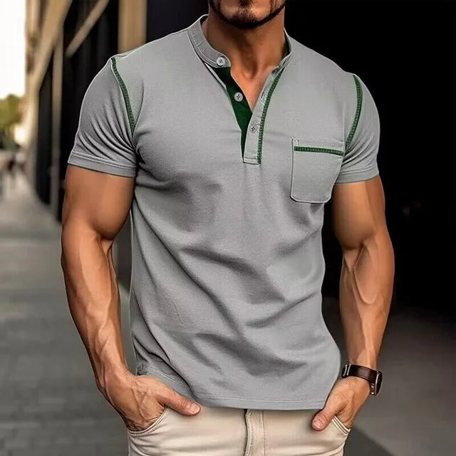 Modernes Sommer-Poloshirt mit klassischen Nähten von Holger