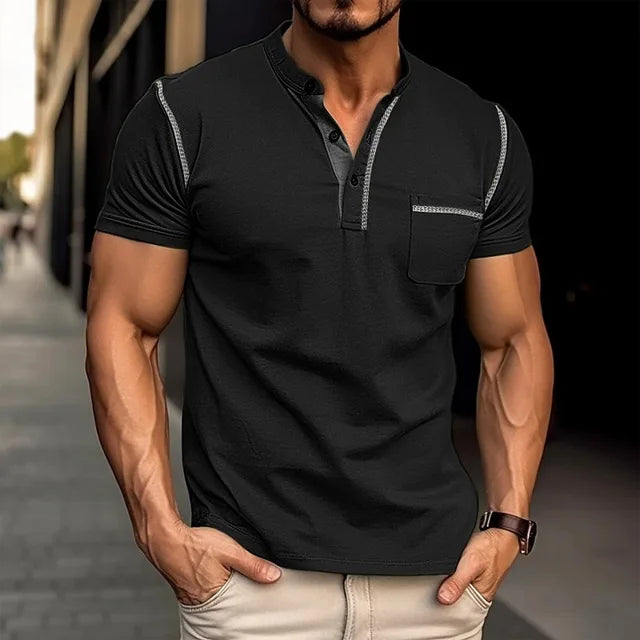 Modernes Sommer-Poloshirt mit klassischen Nähten von Holger