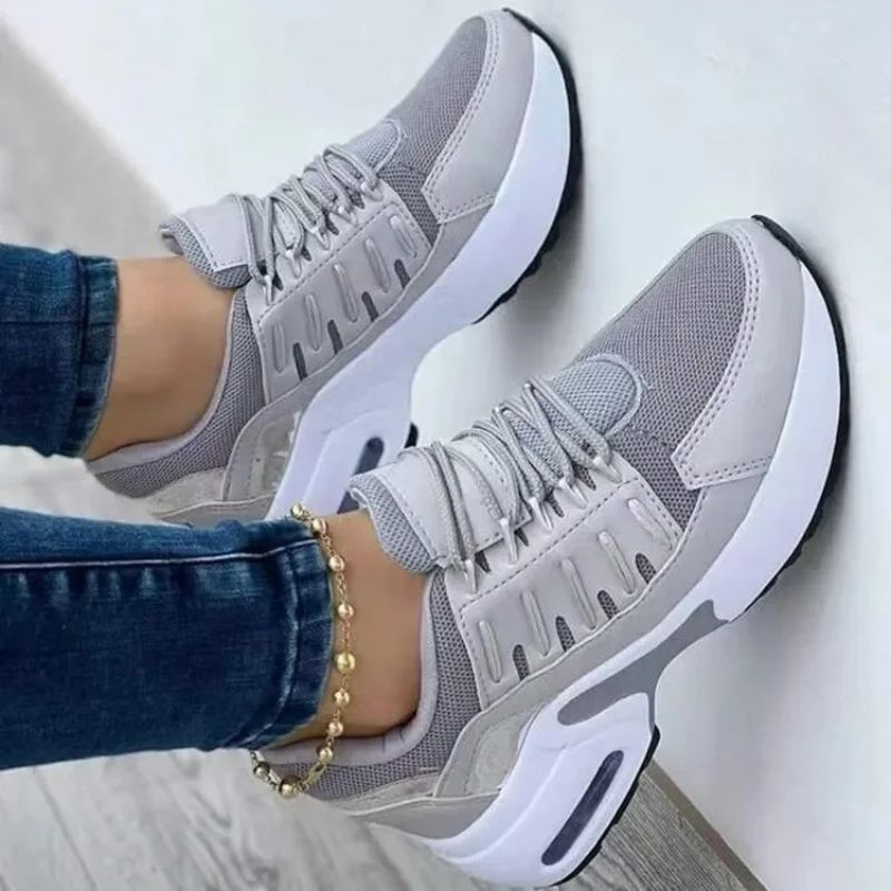 Anji Plateau Sneakers