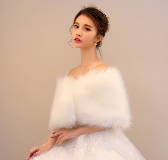 Damen Eleganter Pelzüberwurf mit weichem, voluminösem Design Stilzeits