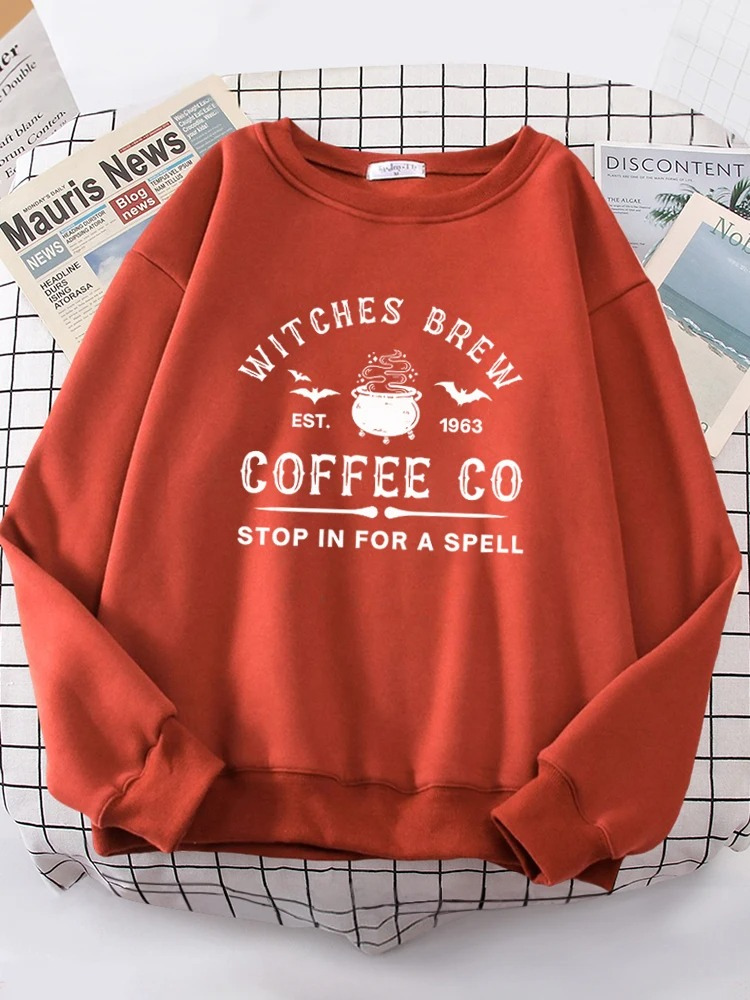 Witzige Damen-Sweatshirts mit "Witches Brew Coffee Co" Aufdruck von Fudus