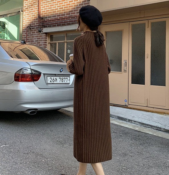 Damen Strickkleid mit ansprechendem Rippdesign und eleganten Schnittdetails Stilzeits