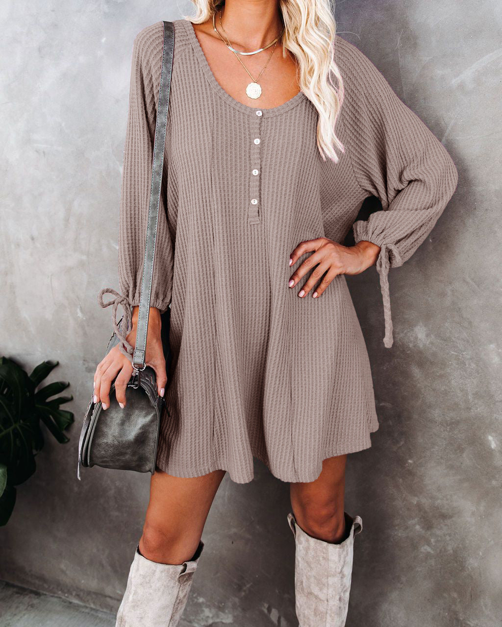 Damen lässiges Knopfkleid mit Rüschendetails und dekorativem Saum Stilzeits