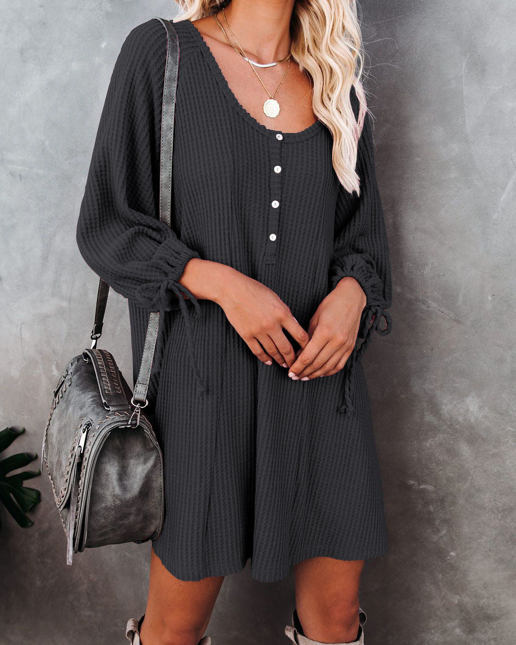 Damen lässiges Knopfkleid mit Rüschendetails und dekorativem Saum Stilzeits