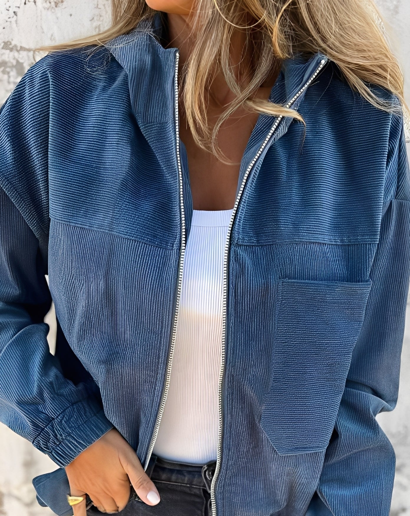 Stilzeits | Lässige Cord-Jacke mit Kapuze für Frauen