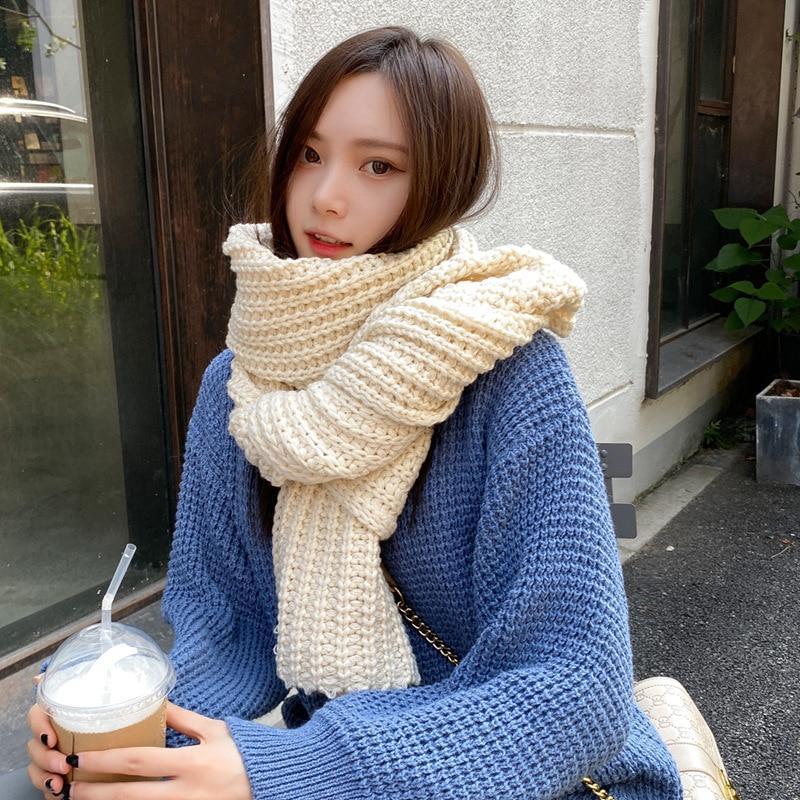 Warmer Strick Schal für Damen aus Carolina im Winter