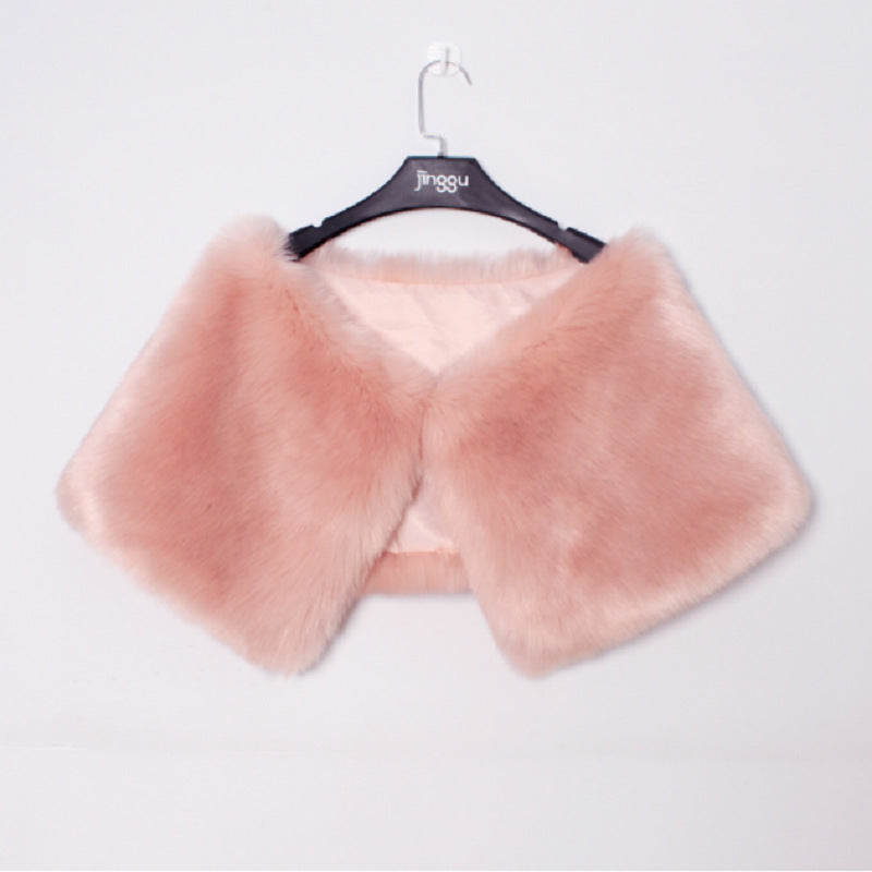 Damen Eleganter Pelzüberwurf mit weichem, voluminösem Design Stilzeits