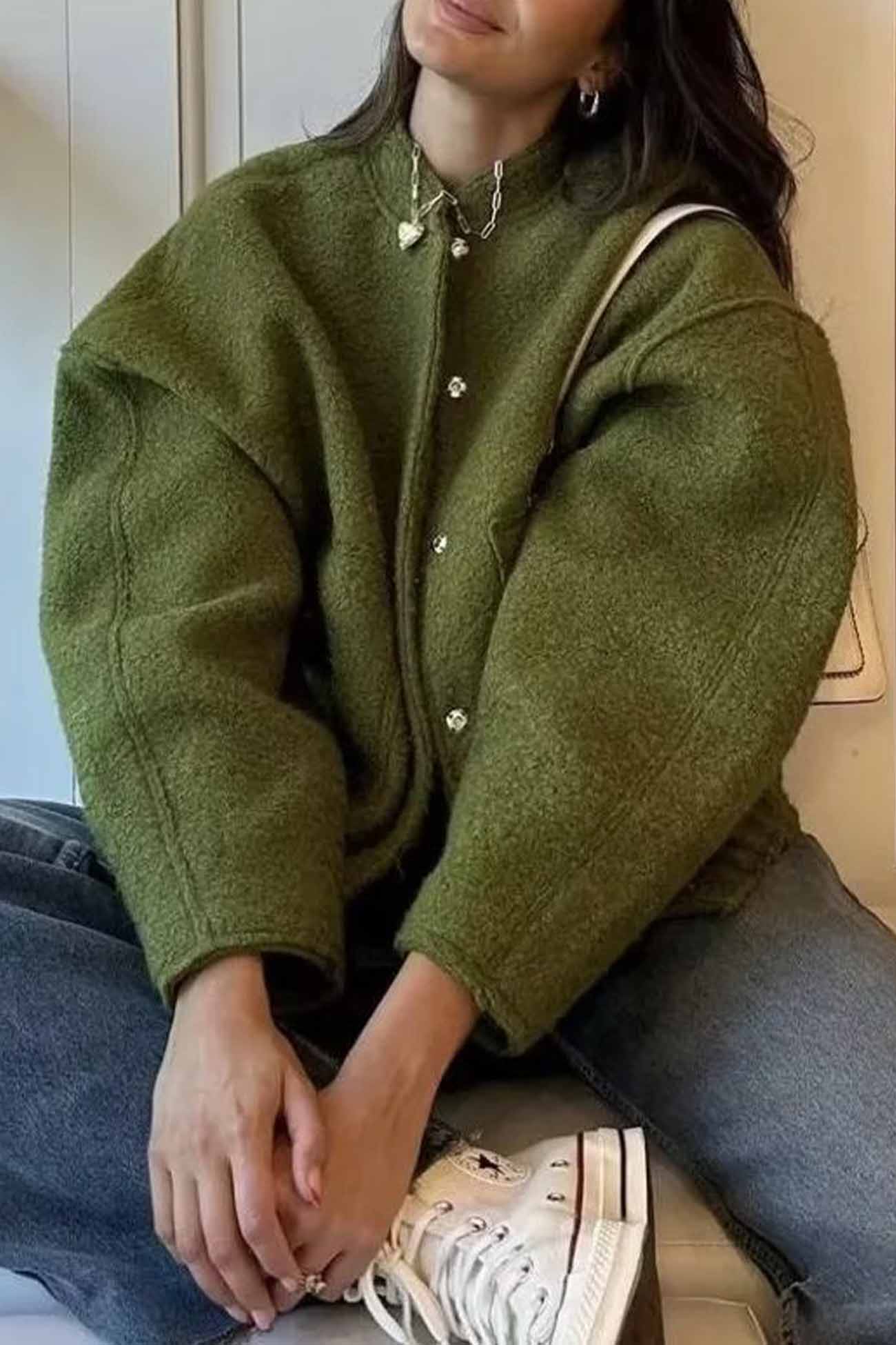 Wivella | Einfarbige Jacke mit Stehkragen und Knöpfen an den Taschen