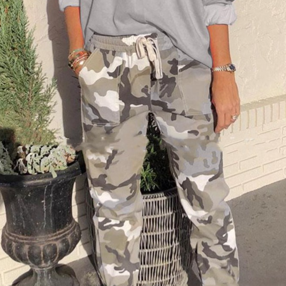 Stylische, bequeme Damenhose in Camouflage-Optik für einen modernen Look