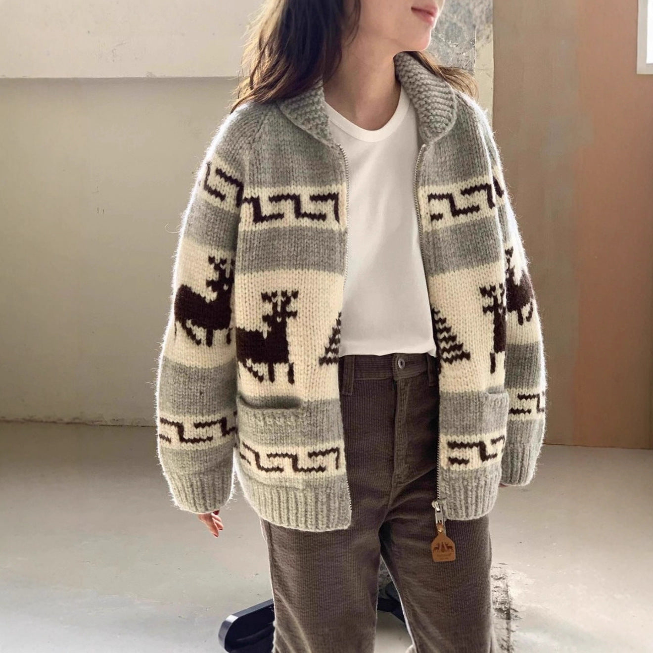 Damen Strickjacke mit auffälligem Rentier-Muster und hochwertiger Verarbeitung Stilzeits