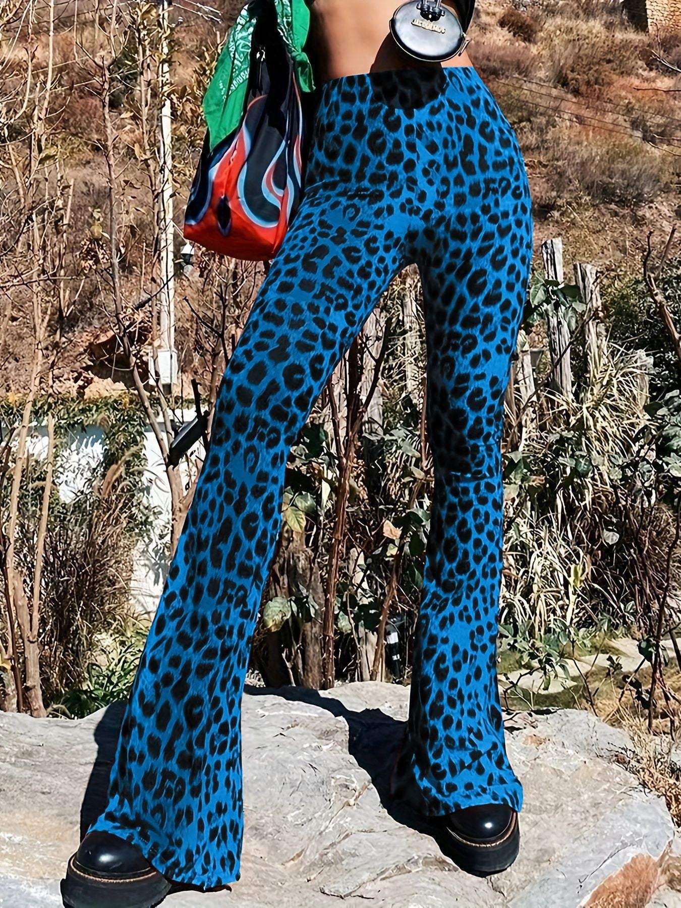 Damen Flared Leggings mit trendigem Leopardenmuster Stilzeits