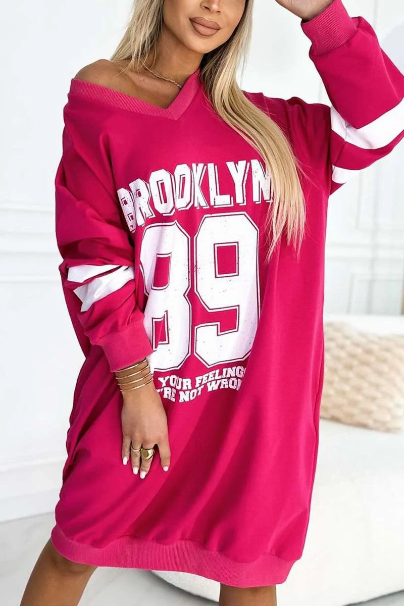 Damen lässiges oversized Sportkleid mit V-Ausschnitt und kontrastierenden Ärmeln Stilzeits