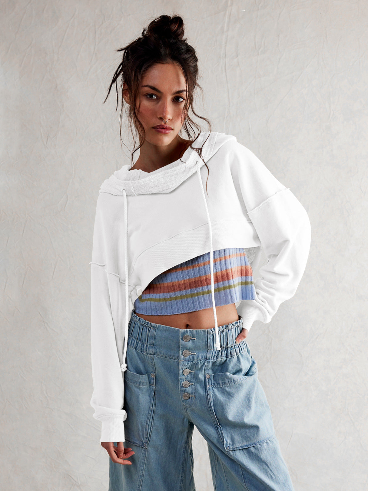 Damen cropped Sweatshirt mit lässigem Schnitt und Kängurutasche Stilzeits