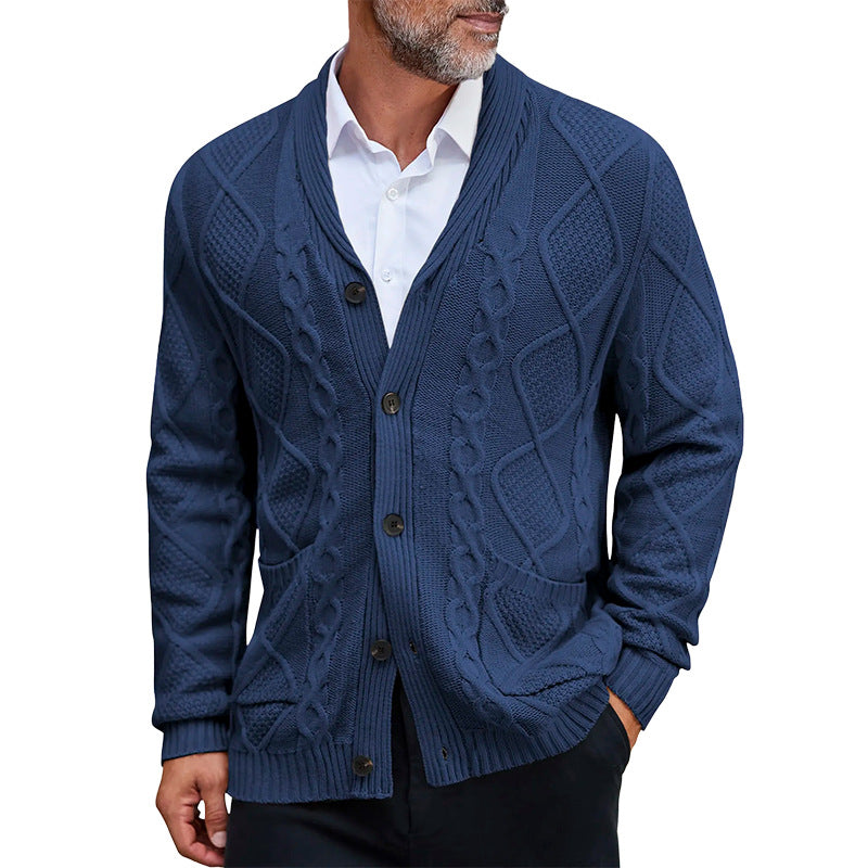 Herren Grobstrickjacke mit elegantem Zopfmuster und praktischen Taschen Stilzeits