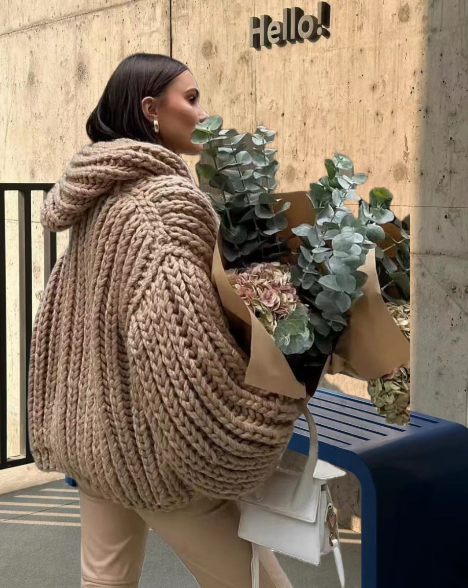 Damen Grobstrick-Hoodiejacke mit oversized Passform und tiefem Kragen Stilzeits