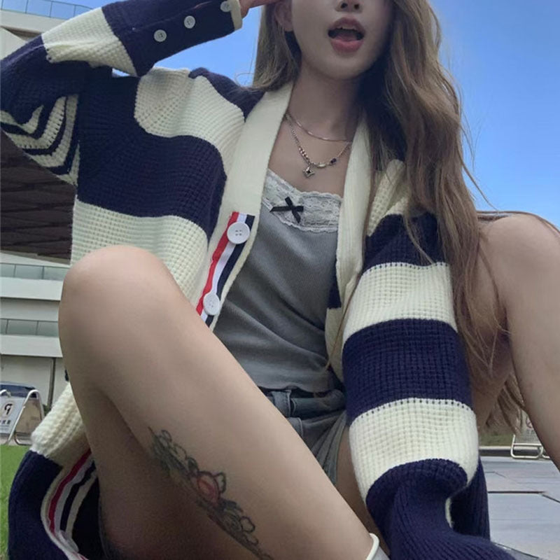 Damen lässiger Strickcardigan mit gestreiftem Muster und praktischen Taschen Stilzeits