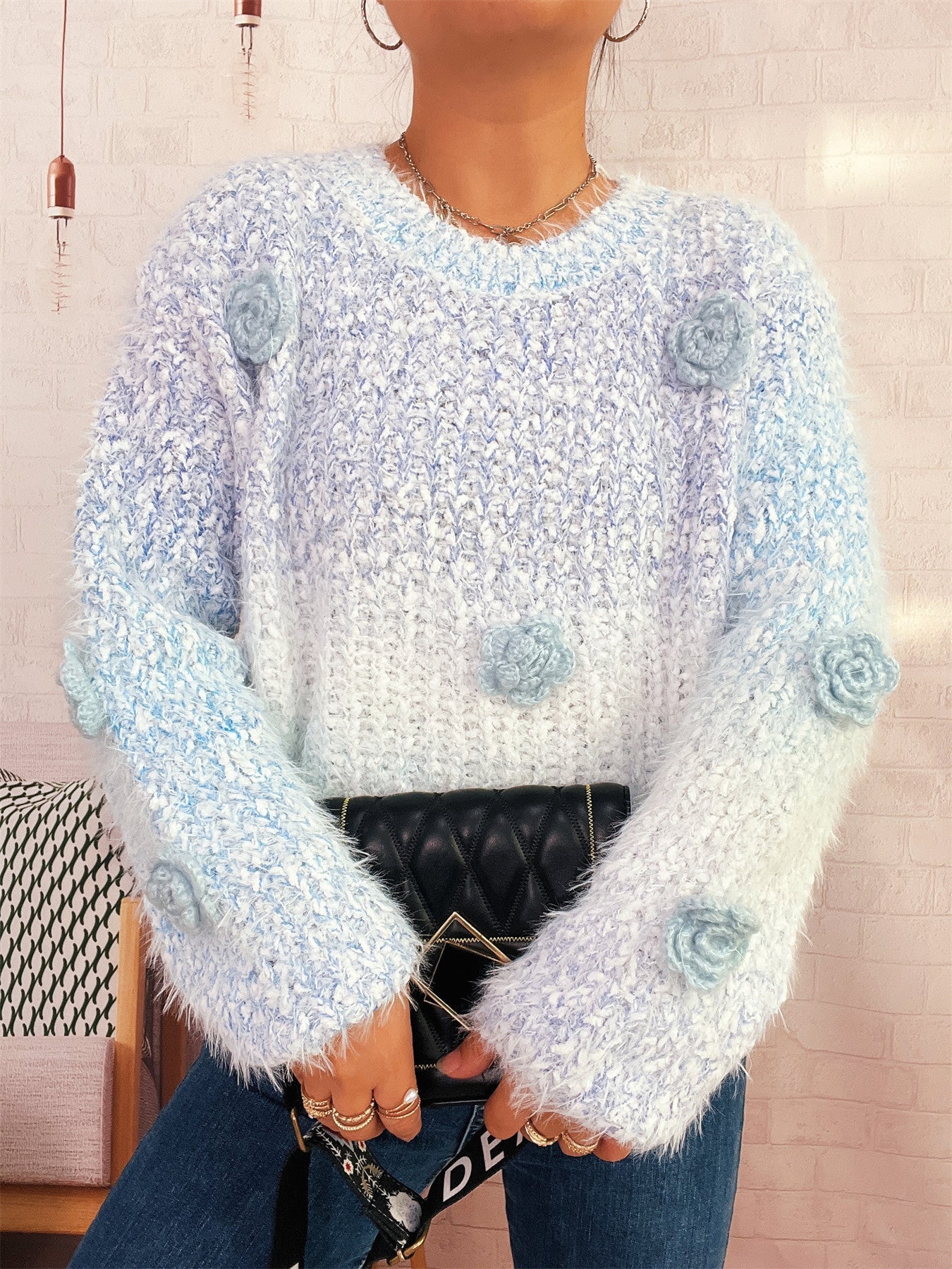 Damen gemütlicher, fluffiger Pullover mit verspielten Blumenapplikationen Stilzeits
