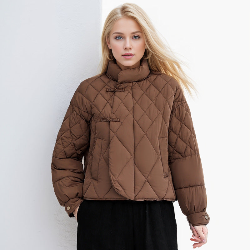 Damen gesteppte Jacke mit hohem Kragen und praktischen Druckknopfdetails Stilzeits