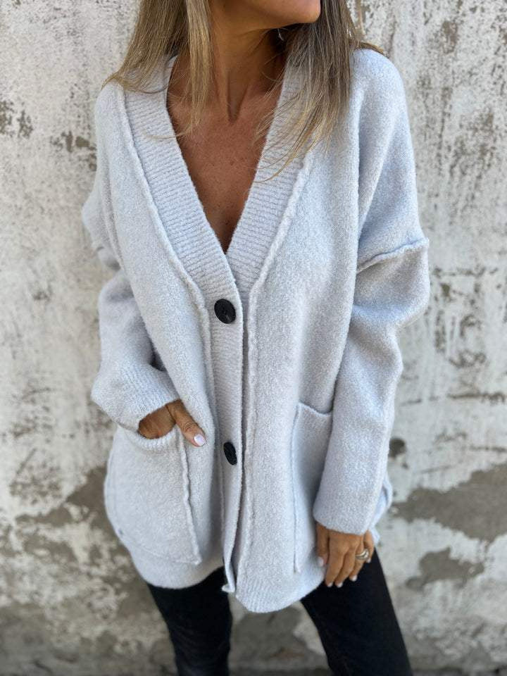 Damen kuschelige Strickjacke mit großen Taschen und Knopfdetails Stilzeits