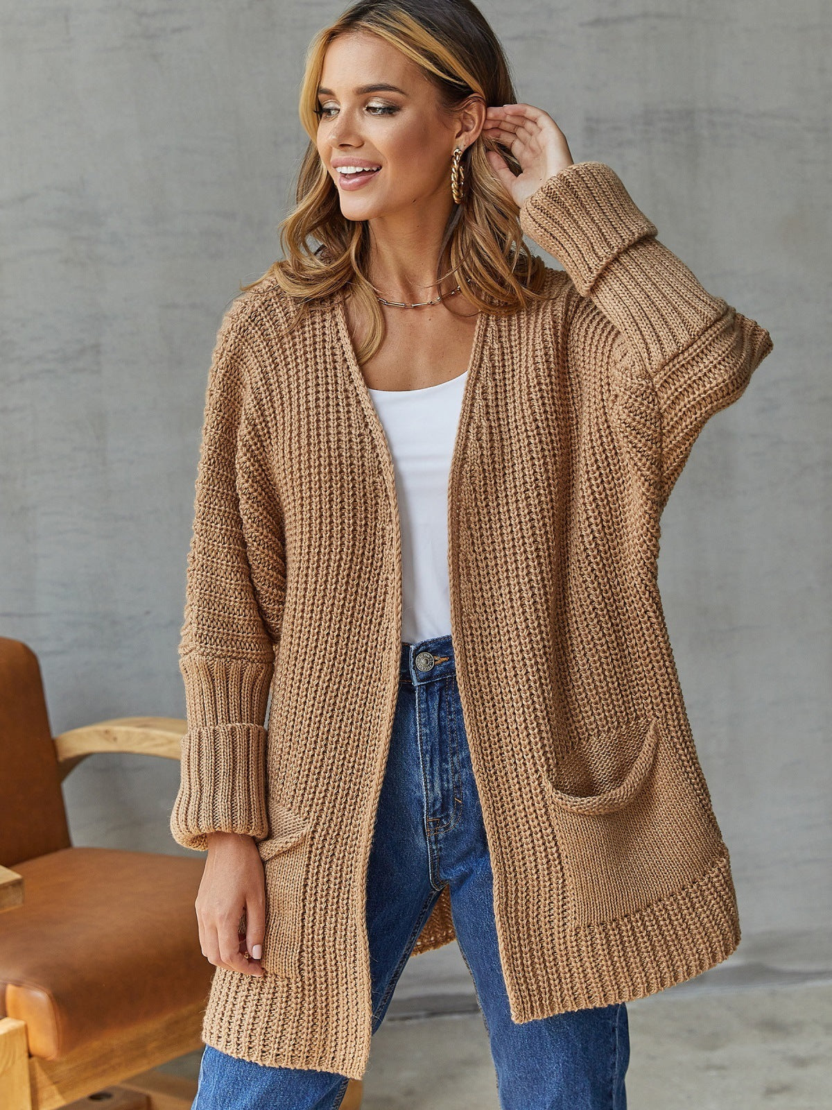 Damen gestrickter Cardigan mit großzügigen Taschen und strukturiertem Design Stilzeits