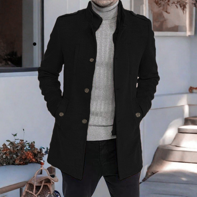 Herren eleganter, mittelschwerer Freizeitmantel mit Stehkragen und seitlichen Taschen Stilzeits