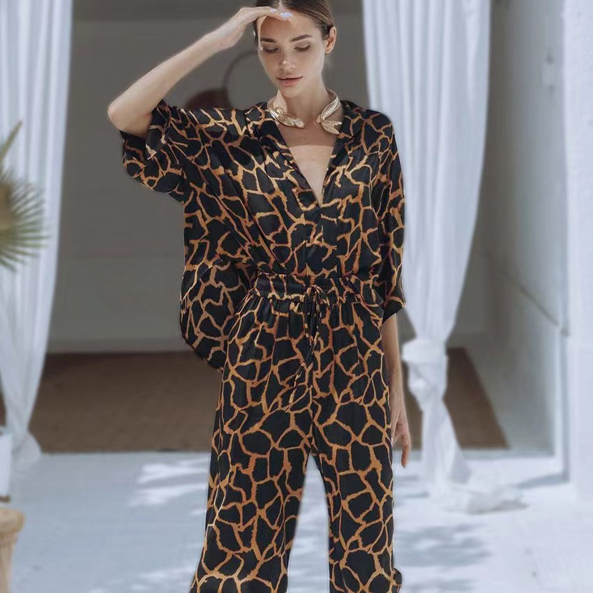 Damen Jumpsuit mit weit geschnittenen Beinen und elegantem Giraffenmuster Stilzeits