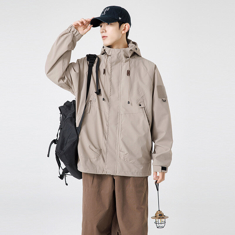 Herren Windbreaker-Jacke mit verstellbarem Kapuzenkragen und praktischen Taschen Stilzeits