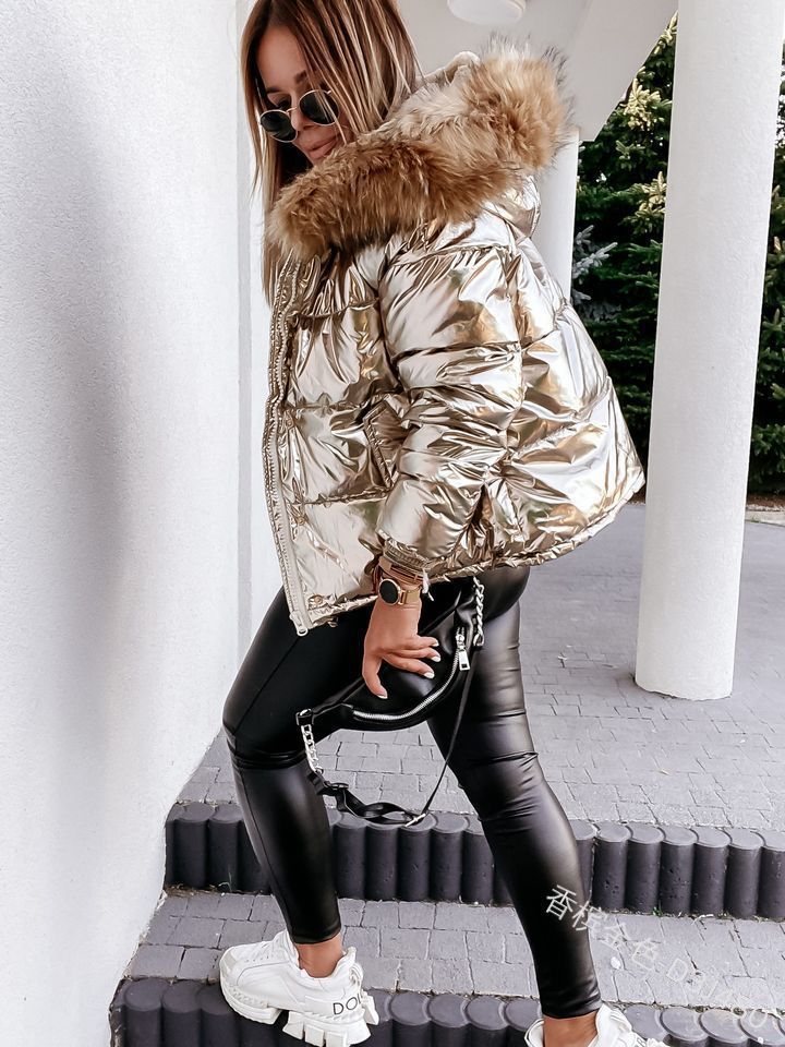 Damen Glänzende Winterjacke mit abnehmbarer Kapuze und Kunstfellkragen Stilzeits